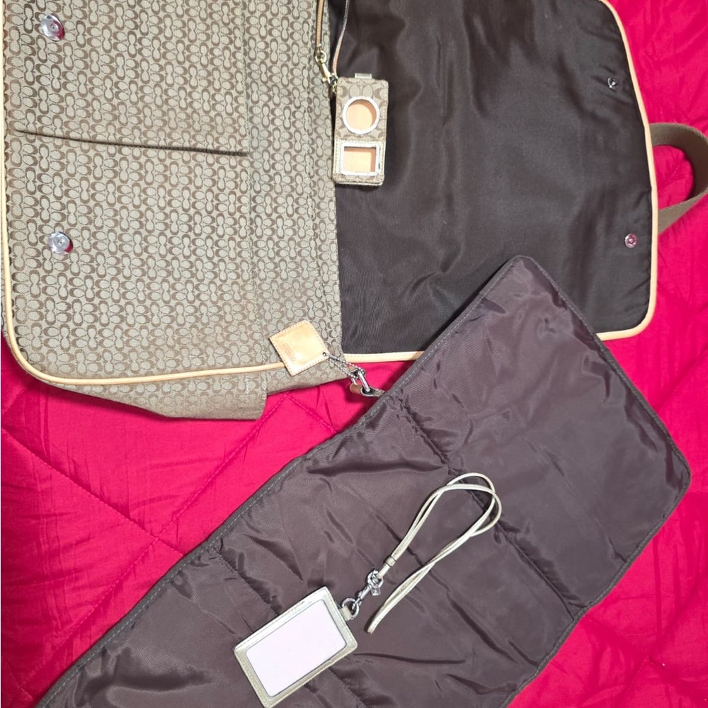 Coach Men's Olive and Tan Signature Messenger Bag - Picture 16 of 16